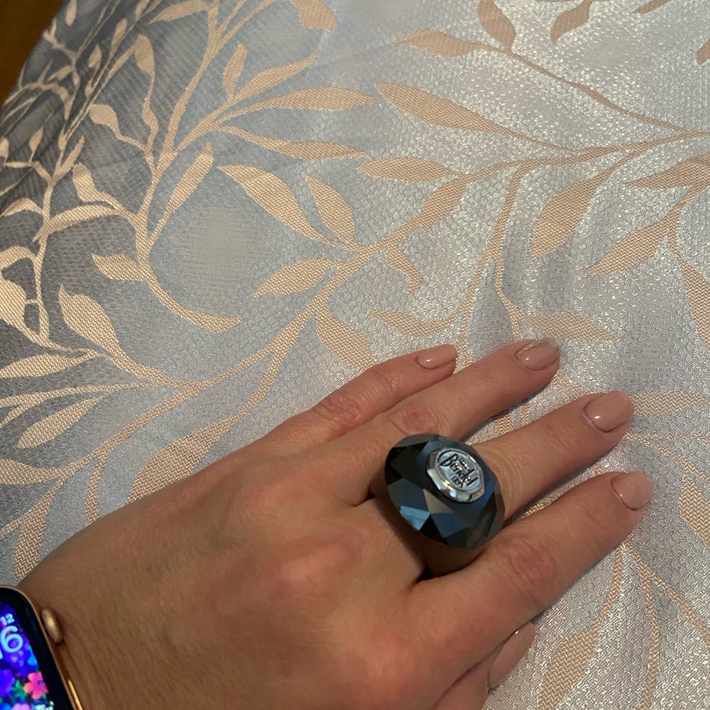 Henri Bendel ring